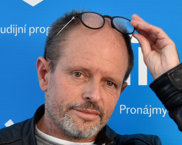 Portrét francúzskeho spisovateľa Bernarda Miniera