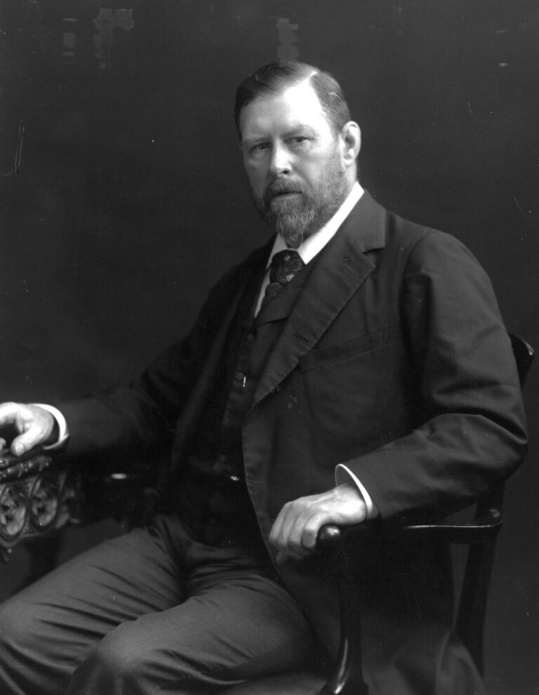 Bram Stoker na portrétnej fotografii približne z roku 1906