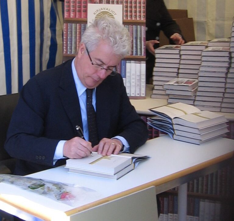 Britský spisovateľ Ken Follett