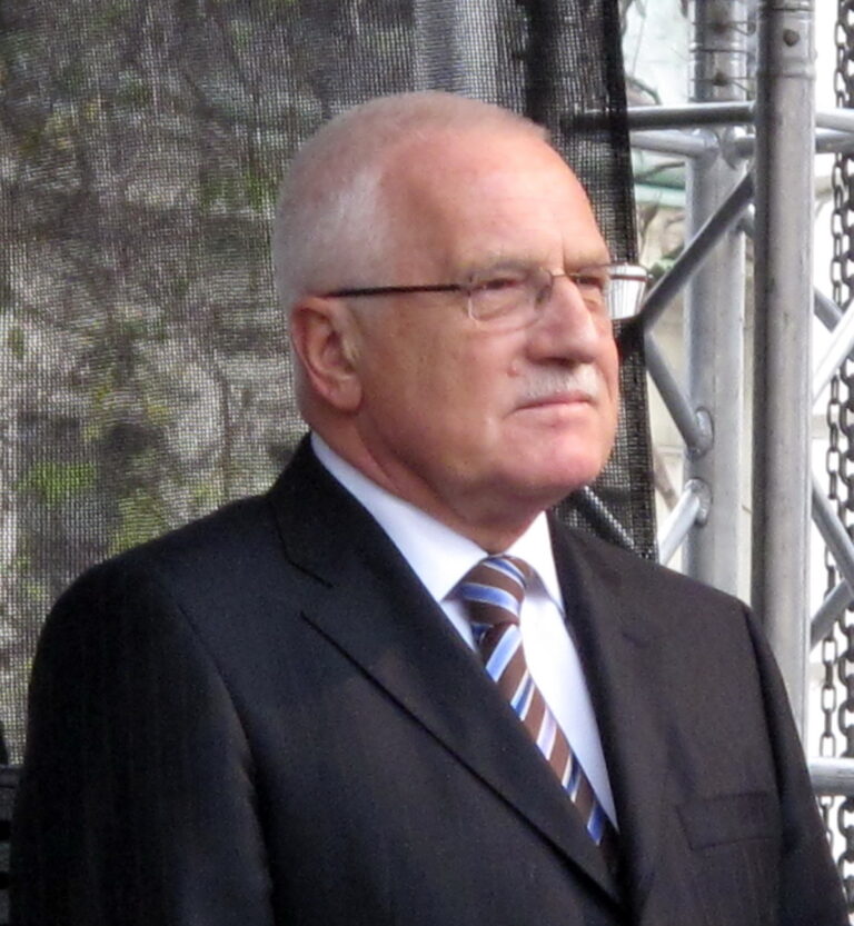 Český ekonóm a bývalý prezident Václav Klaus v roku 2009
